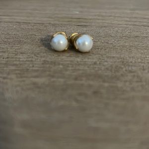 Julie Vos pearl studs size Demi